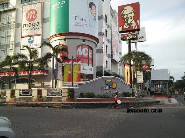 pengalaman jalan-jalan ke pekanbaru, ada mall di sini