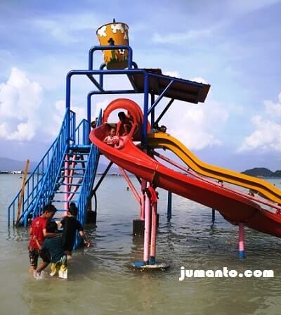 perosotan di pantai sari ringgung