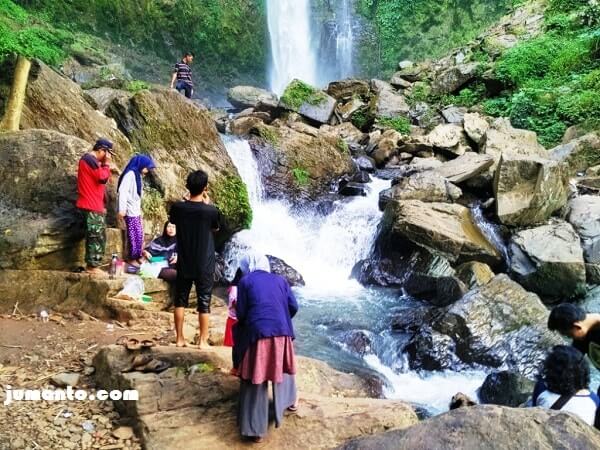 air terjun lembah pelangi ulubelu