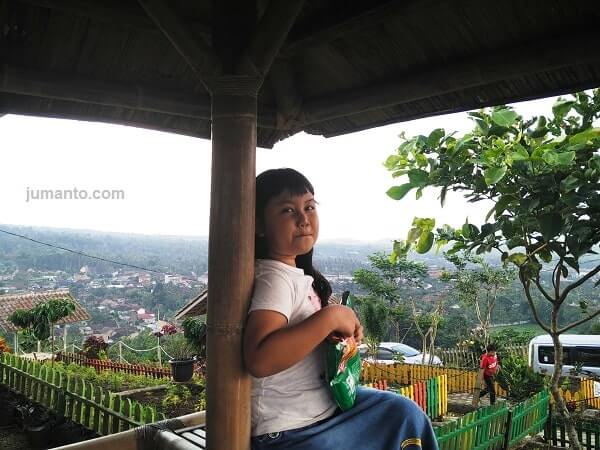 fasilitas gazebo pondokan di bukit idaman