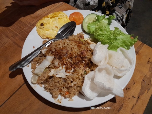 menu nasi goreng maknononi cafe village bandar lampung