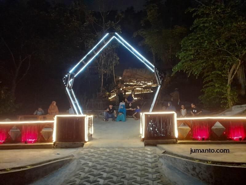 foto wisata seni lampung di malam hari